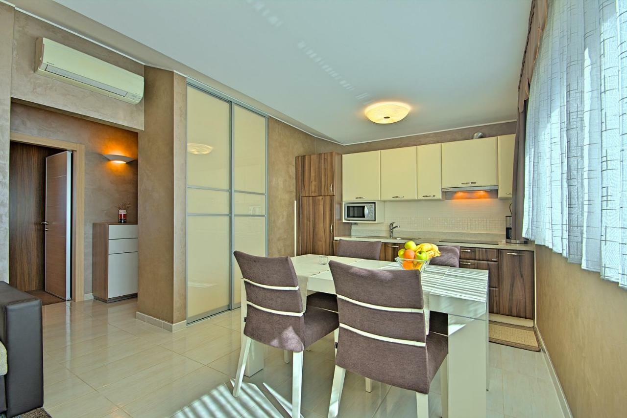 Apartments Riva-Interauto أوماغ المظهر الخارجي الصورة